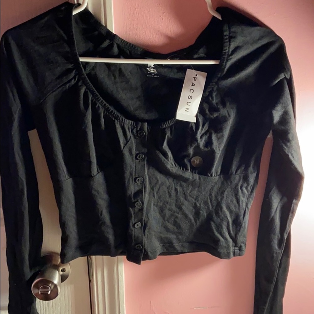 A black cropped tops